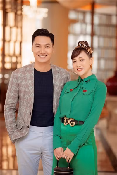 Mạnh Trường và Phương Oanh ra mắt phim “Hương vị tình thân”. Ảnh: NVCC.