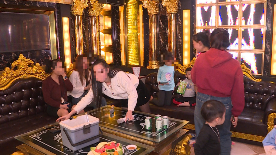 Bị tạm dừng hoạt động vì chưa đảm bảo các điều kiện PCCC, cơ sở kinh doanh karaoke Kiên Chung (thị xã Nghi Sơn) vẫn ngang nhiên hoạt động.