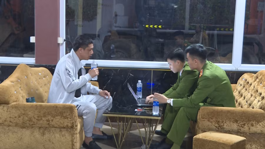 Tại thời điểm kiểm tra, chủ quán karaoke Kiên Chung không cung cấp được giấy tờ, hồ sơ hoạt động theo quy định. Tại thời điểm kiểm tra, chủ quán karaoke Kiên Chung không cung cấp được giấy tờ, hồ sơ hoạt động theo quy định.