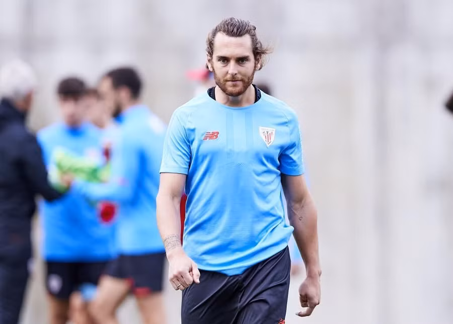 Ibai Gomez, 31 tuổi. Vị trí sở trường: Tiền vệ cánh trái. Câu lạc bộ gần nhất: Athletic Club.