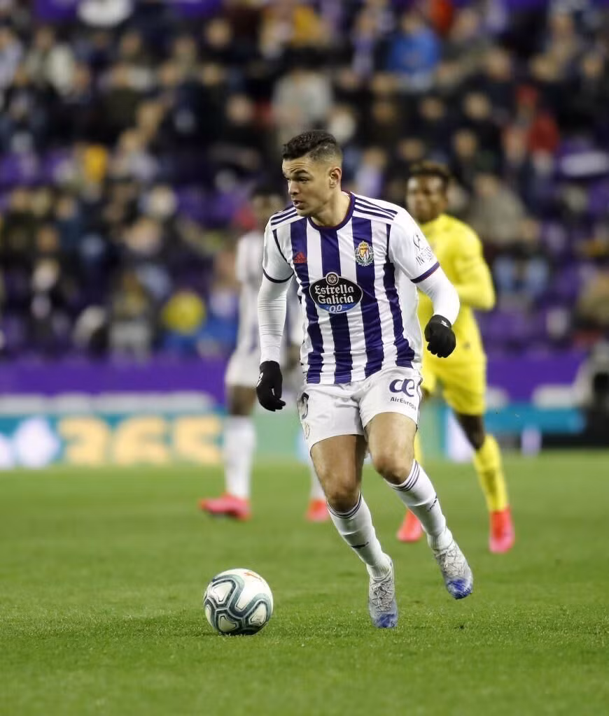 Hatem Ben Arfa, 34 tuổi. Vị trí sở trường: Tiền vệ tấn công. Câu lạc bộ gần nhất: Bordeaux.