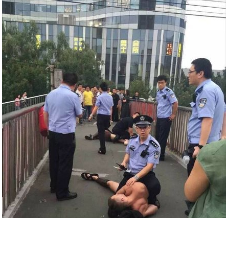 Trung Quốc bắt hàng loạt chiến binh "mặc thiếu vải" trên phố ảnh 3 Trung Quốc bắt hàng loạt chiến binh