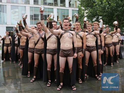 Trung Quốc bắt hàng loạt chiến binh "mặc thiếu vải" trên phố ảnh 2 Trung Quốc bắt hàng loạt chiến binh