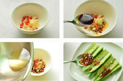 Tỏi băm nhỏ, ớt cắt nhỏ cho vào chén, thêm 2 muỗng canh nước tương, 1 muỗng canh giấm gạo, 2gr đường vào trộn đều. Làm nóng dầu trong chảo trên bếp rồi đổ vào chén nước sốt khuấy đều rưới lên trên đĩa đậu bắp. Tỏi băm nhỏ, ớt cắt nhỏ cho vào chén, thêm 2 muỗng canh nước tương, 1 muỗng canh giấm gạo, 2gr đường vào trộn đều. Làm nóng dầu trong chảo trên bếp rồi đổ vào chén nước sốt khuấy đều rưới lên trên đĩa đậu bắp.