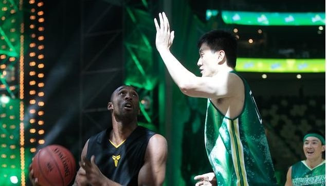 Bức ảnh Kobe Bryant và Cao Dĩ Tường chụp với nhau gây xúc động: Hy vọng cùng Cát Triết lập đội bóng rổ thiên đường mạnh nhất ảnh 7