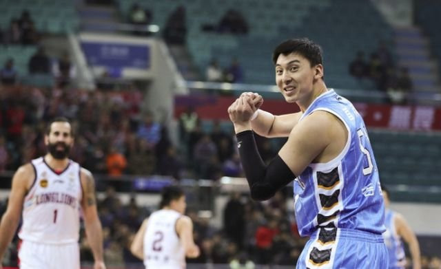 Bức ảnh Kobe Bryant và Cao Dĩ Tường chụp với nhau gây xúc động: Hy vọng cùng Cát Triết lập đội bóng rổ thiên đường mạnh nhất ảnh 10