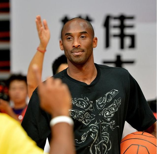 Bức ảnh Kobe Bryant và Cao Dĩ Tường chụp với nhau gây xúc động: Hy vọng cùng Cát Triết lập đội bóng rổ thiên đường mạnh nhất ảnh 8