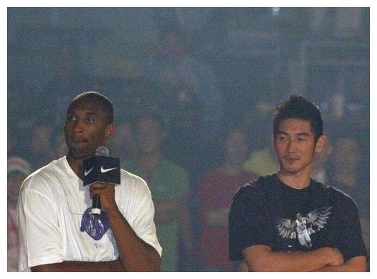 Bức ảnh Kobe Bryant và Cao Dĩ Tường chụp với nhau gây xúc động: Hy vọng cùng Cát Triết lập đội bóng rổ thiên đường mạnh nhất ảnh 2