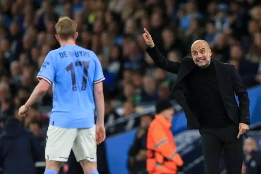 Kevin De Bruyne nổi cáu, quát huấn luyện viên Pep Guardiola hôm 18/5.