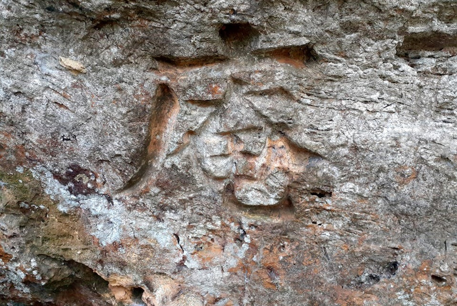 Trên núi Đồn còn nhiều tảng đá khắc chữ Hán thời Thám hoa Nguyễn Đức Đạt dạy học. Ảnh minh họa: IT.