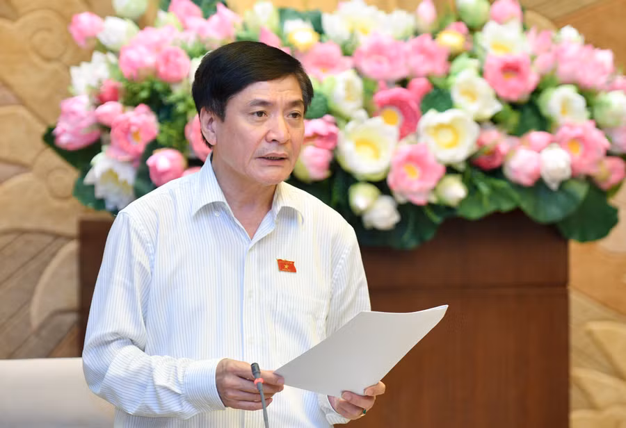 Tổng Thư ký Quốc hội, Chủ nhiệm Văn phòng Quốc hội Bùi Văn Cường báo cáo công tác chuẩn bị kỳ họp.