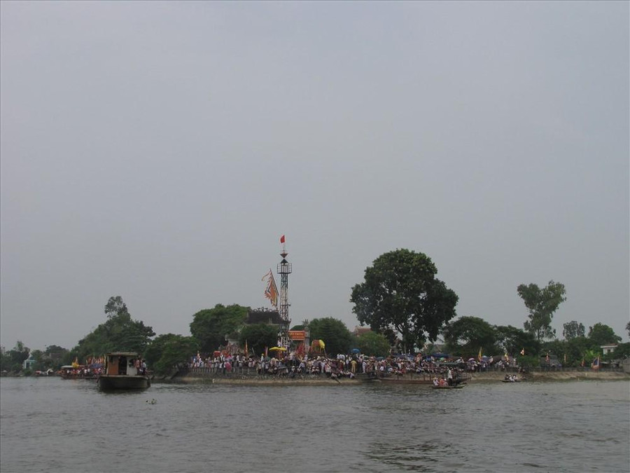 Đền Độc Bộ nơi ngã ba sông Đào và sông Đáy - nơi Phạm Văn Nghị chặn đánh quân Pháp.