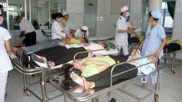 Hơn 100 công nhân nhập viện nghi ngộ độc thực phẩm ảnh 2 Hơn 100 công nhân nhập viện nghi ngộ độc thực phẩm ảnh 2
