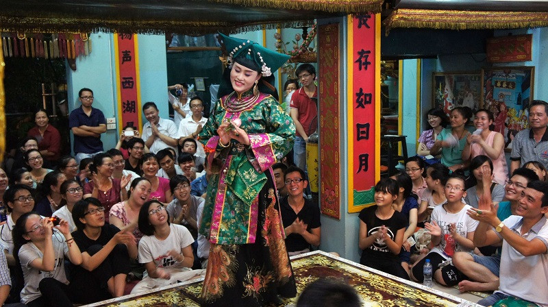 Thực hành tín ngưỡng thờ Mẫu tam phủ. Ảnh: ITN. Thực hành tín ngưỡng thờ Mẫu tam phủ. Ảnh: ITN.
