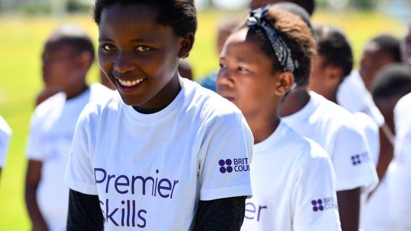 Những cô gái tham gia lễ hội bóng đá Premier Skills tại Nam Phi. Ảnh: Premier Skills