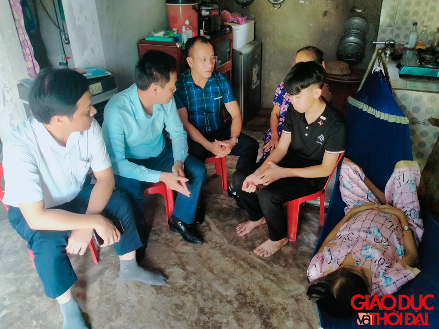 Nhiều sẻ chia đến với 2 anh em hiếu học mồ côi bố, mẹ ung thư chờ chết ảnh 1