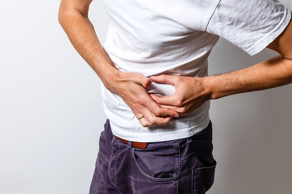 Cơn đau ở hạ sườn trái là dấu hiệu các bệnh lý về thận, dạ dày, tá tràng… Ảnh minh họa.