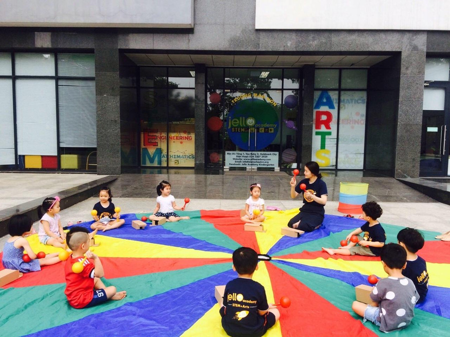 Một lớp học theo mô hình trường Steiner Waldorf tại Việt Nam.