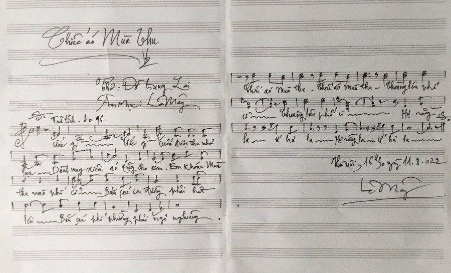 Bản nhạc ca khúc &apos;Chiếc áo mùa thu&apos;.