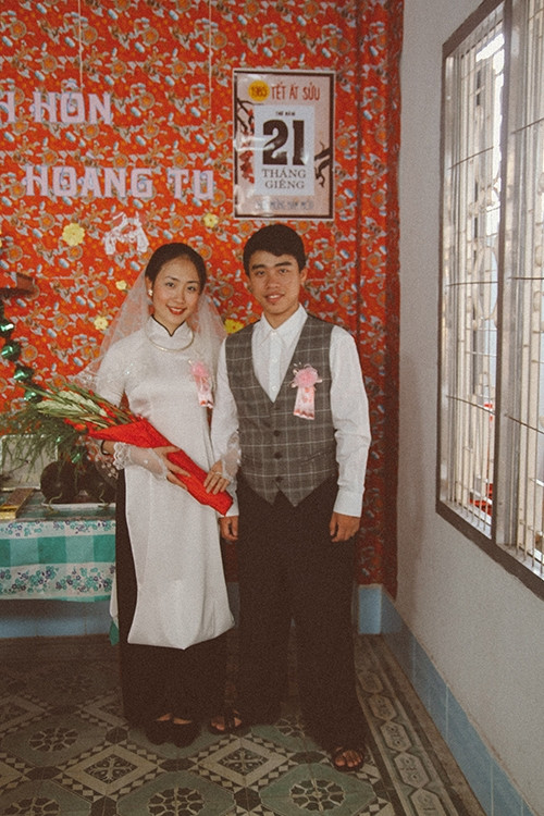 Xúc động bộ ảnh “Cưới sum vầy” gợi nhớ về thập niên 80 - Ảnh 30 Xúc động bộ ảnh “Cưới sum vầy” gợi nhớ về thập niên 80 - Ảnh 30