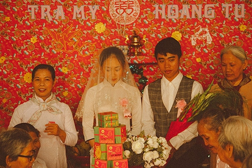 Xúc động bộ ảnh “Cưới sum vầy” gợi nhớ về thập niên 80 - Ảnh 16 Xúc động bộ ảnh “Cưới sum vầy” gợi nhớ về thập niên 80 - Ảnh 16