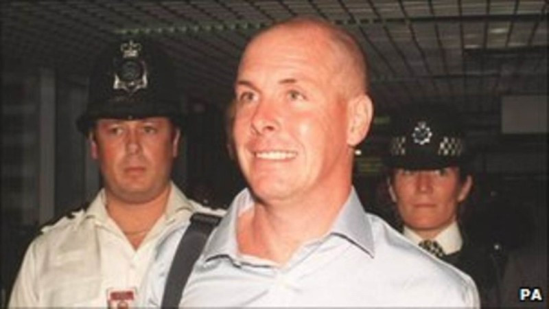 Nick Leeson (giữa)