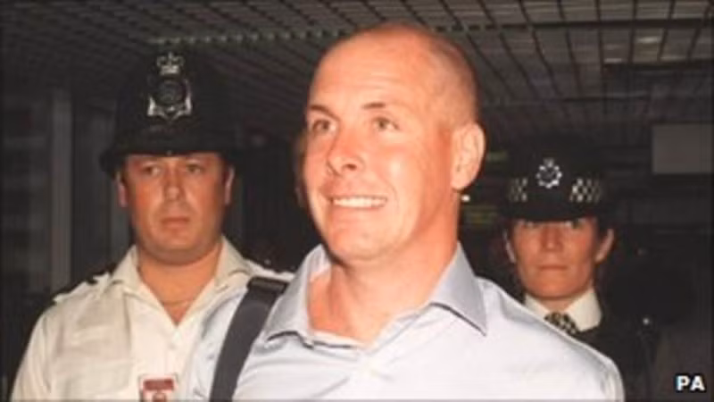 Nick Leeson (giữa)