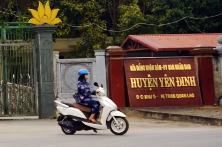 Trụ sở UBND huyện Yên Định (Thanh Hóa) – nơi cơ quan này đang lâm nợ hàng chục tỷ đồng của cán bộ và người dân bên ngoài