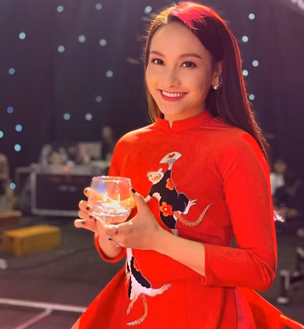 khoe lai anh hoi 8 tuoi, bao thanh "xinh lao" duoc dan tinh nuc no khen xinh tu be - 12