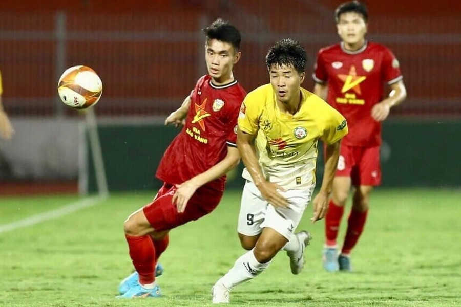 Hồng Lĩnh Hà Tĩnh thua Bình Định 0-2 trong bối cảnh có tới 5 cầu thủ bị bắt vì nghi sử dụng ma túy.