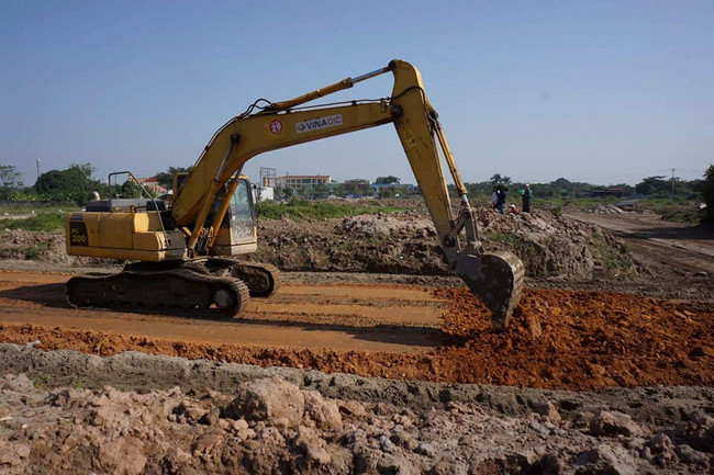 Khu vực gò Mỏ Phượng đã bị san ủi tới 90% diện tích, gò Dền Rắn cũng mất tới 50% vì đơn vị thi công đã san ủi và làm cống, làm đường Khu vực gò Mỏ Phượng đã bị san ủi tới 90% diện tích, gò Dền Rắn cũng mất tới 50% vì đơn vị thi công đã san ủi và làm cống, làm đường