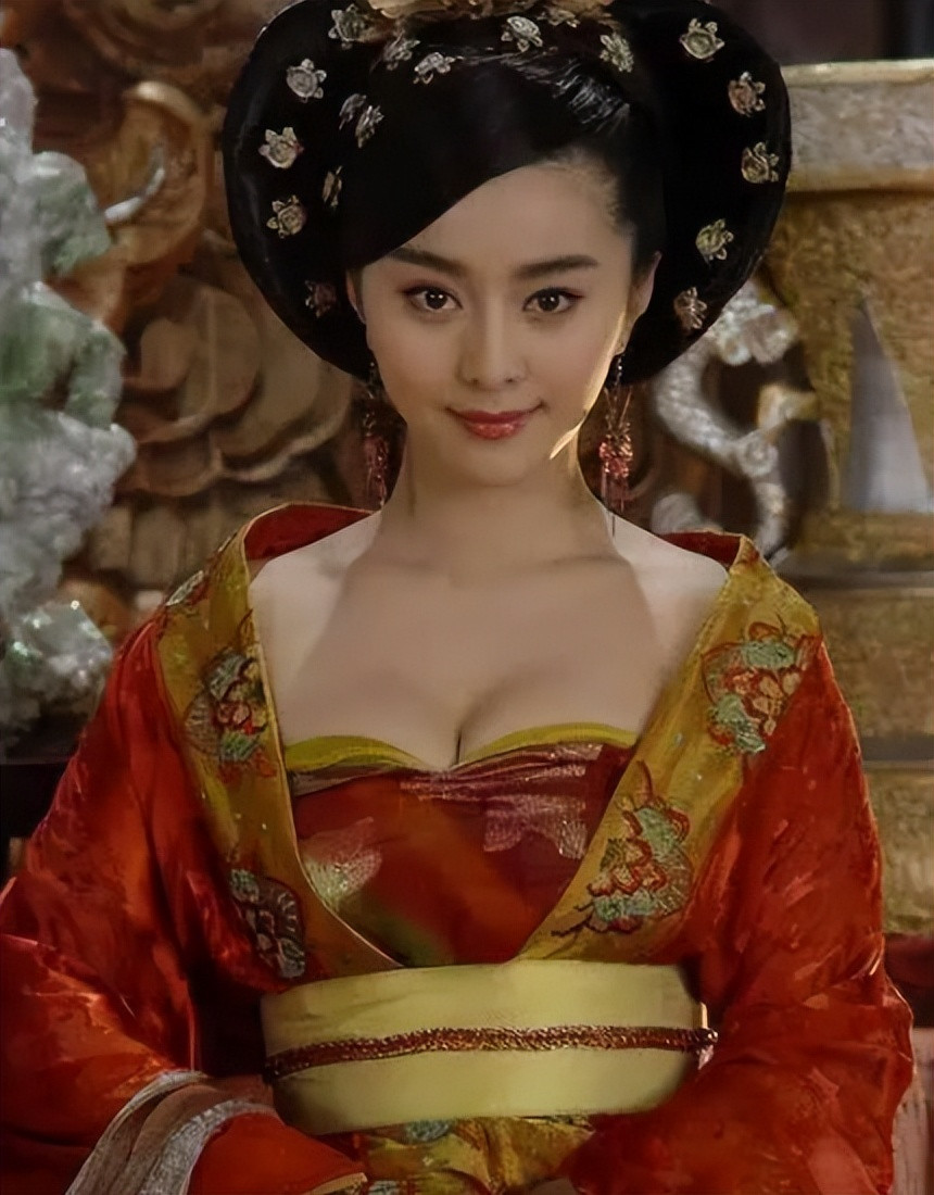 Nữ diễn viên Phạm Băng Băng trong vai Dương Quý Phi. Nữ diễn viên Phạm Băng Băng trong vai Dương Quý Phi.