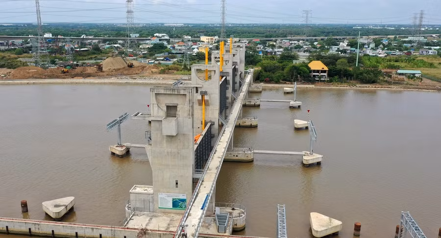 Hình ảnh cống ngăn triều Cây Khô, trên sông Cần Giuộc nối huyện Nhà Bè với Bình Chánh, TPHCM.