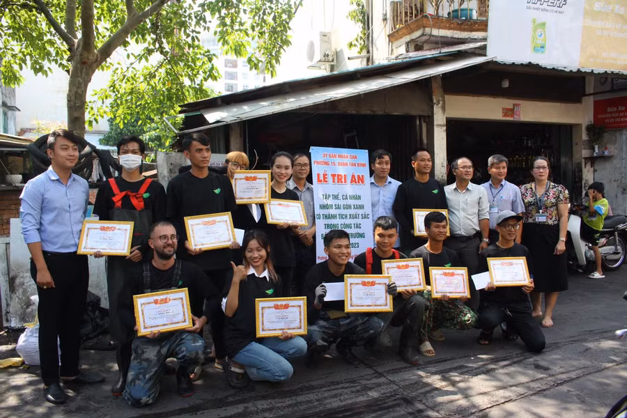 UBND phường 15 quận Tân Bình đã có lễ tri ân các thành viên của Sài Gòn Xanh để tiếp thêm tinh thần và động lực tiếp tục tích cực bảo vệ môi trường của thành phố. UBND phường 15 quận Tân Bình đã có lễ tri ân các thành viên của Sài Gòn Xanh để tiếp thêm tinh thần và động lực tiếp tục tích cực bảo vệ môi trường của thành phố.