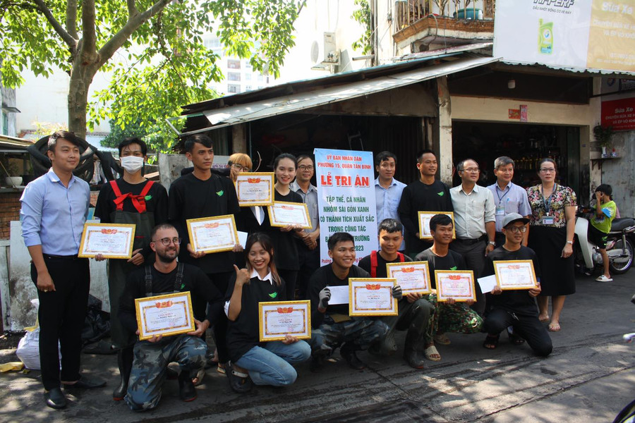 UBND phường 15 quận Tân Bình đã có lễ tri ân các thành viên của Sài Gòn Xanh để tiếp thêm tinh thần và động lực tiếp tục tích cực bảo vệ môi trường của thành phố. UBND phường 15 quận Tân Bình đã có lễ tri ân các thành viên của Sài Gòn Xanh để tiếp thêm tinh thần và động lực tiếp tục tích cực bảo vệ môi trường của thành phố.