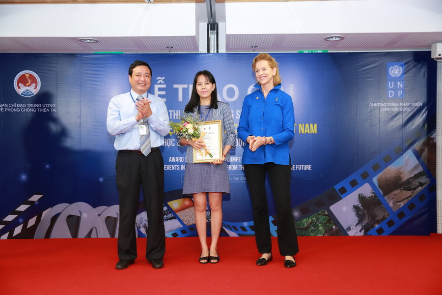 Tác giả đoạt giải Nhất với tác phẩm “Đừng đùa với thiên tai” Tác giả đoạt giải Nhất với tác phẩm “Đừng đùa với thiên tai”