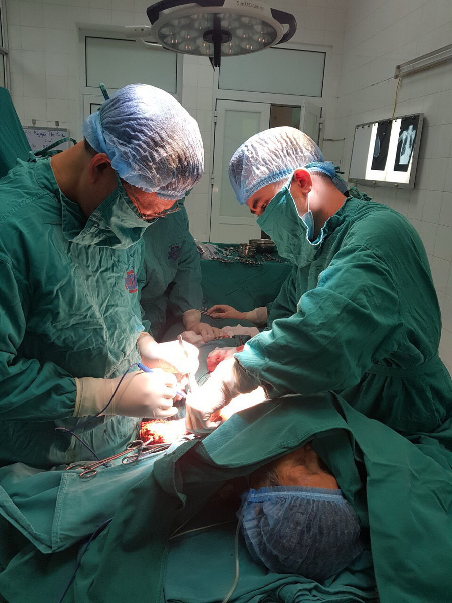 Êkip phẫu thuật. Êkip phẫu thuật.