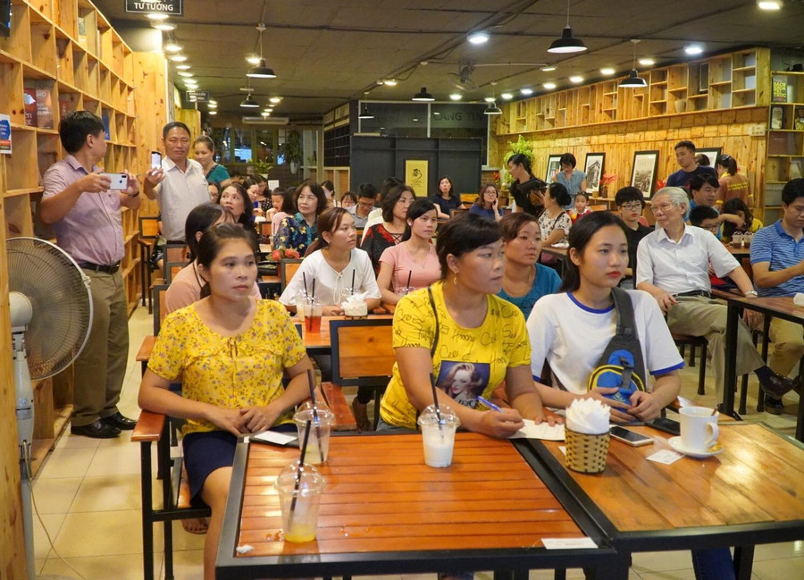 Các thầy cô giáo tham gia buổi tọa đàm Các thầy cô giáo tham gia buổi tọa đàm