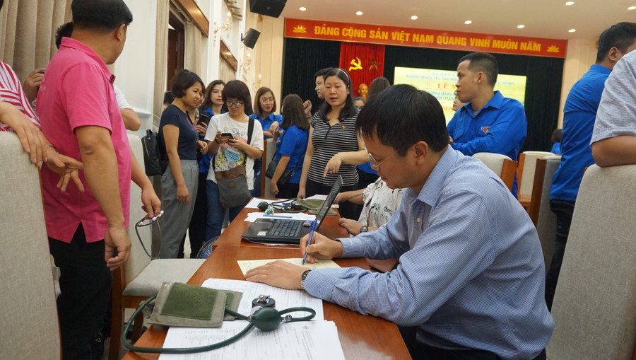 Thứ trưởng Lê Hải An đăng ký hiến máu tình nguyện