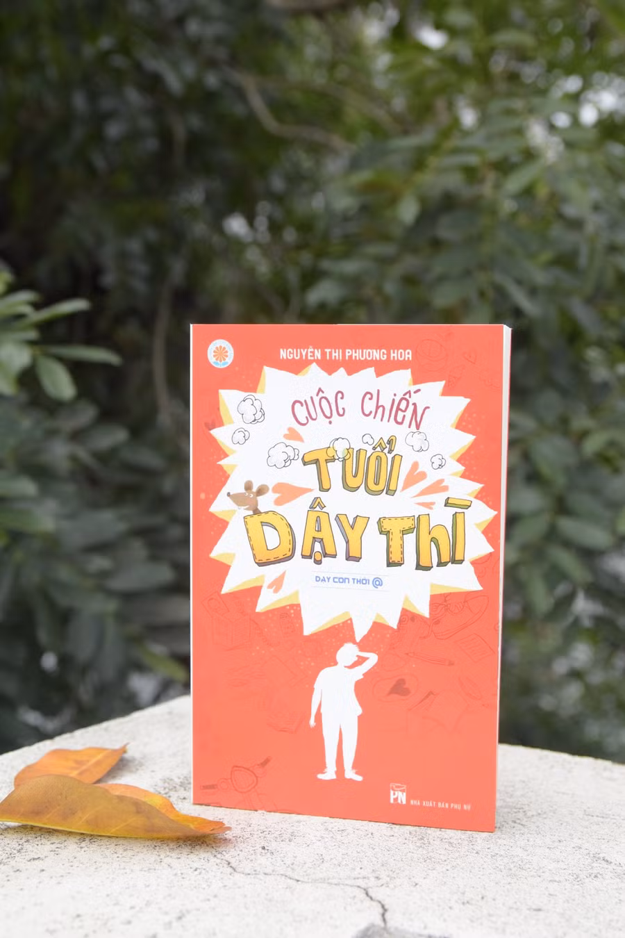 Bìa cuốn “Cuộc chiến tuổi dậy thì”.