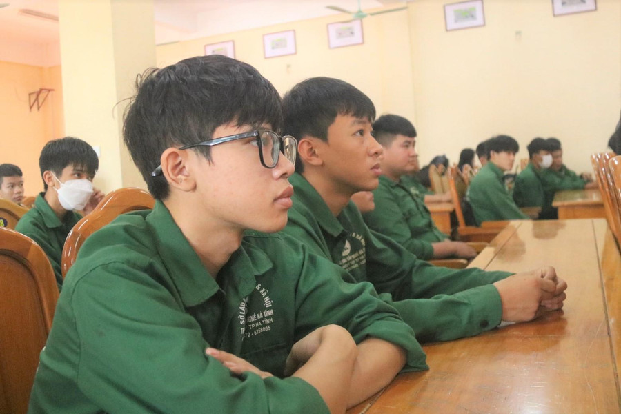 Các em học sinh đều thể hiện quyết tâm học tập tốt, trở thành nguồn nhân lực chất lượng cao đáp ứng các vị trí tuyển dụng của Formosa. Các em học sinh đều thể hiện quyết tâm học tập tốt, trở thành nguồn nhân lực chất lượng cao đáp ứng các vị trí tuyển dụng của Formosa.