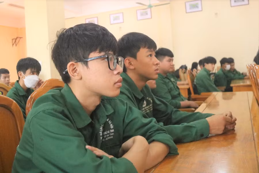 Các em học sinh đều thể hiện quyết tâm học tập tốt, trở thành nguồn nhân lực chất lượng cao đáp ứng các vị trí tuyển dụng của Formosa.