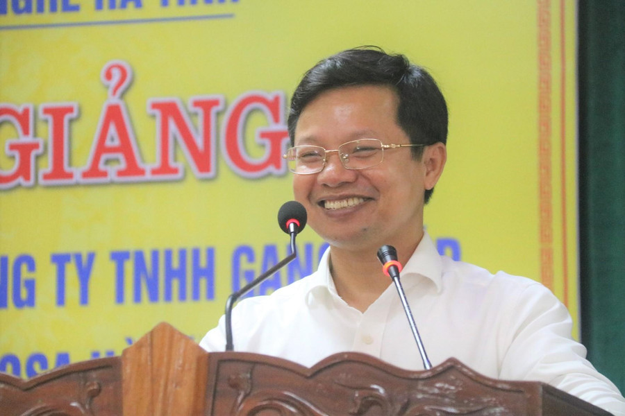 Ông Đặng Văn Dũng - Phó Giám đốc Sở LĐ-TB&XH Hà Tĩnh cho hay, khóa đào tạo này là những viên gạch rất quan trọng đặt nền tảng cho sự hợp tác đào tạo giữa Công ty Formosa và các trường nghề trên địa bàn. Ông Đặng Văn Dũng - Phó Giám đốc Sở LĐ-TB&XH Hà Tĩnh cho hay, khóa đào tạo này là những viên gạch rất quan trọng đặt nền tảng cho sự hợp tác đào tạo giữa Công ty Formosa và các trường nghề trên địa bàn.