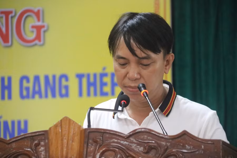 Phụ huynh em Lê Viết Kiên phấn khởi khi con được học tập trải nghiệm mô hình doanh nghiệp khi đang còn trên ghế nhà trường.