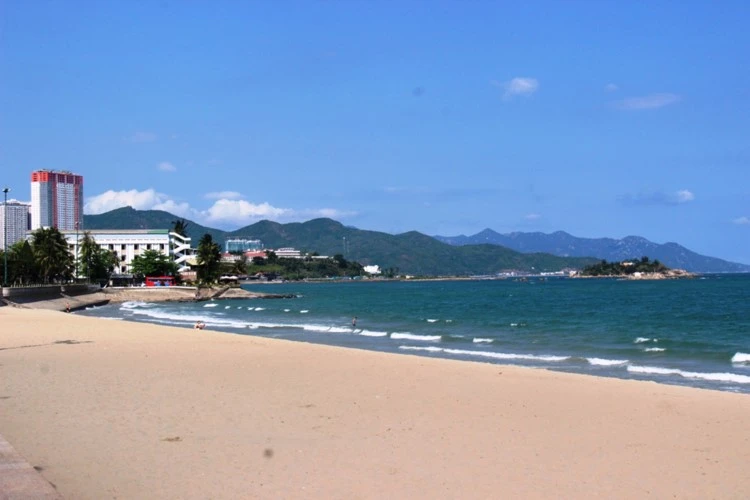 Phố biển Nha Trang “thênh thang” mùa dịch