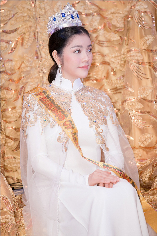 Lý Nhã Kỳ: Ngôi sao giàu có nhất nhì showbiz, sở hữu những mối quan hệ bí ẩn với những người nổi tiếng ảnh 2 Lý Nhã Kỳ: Ngôi sao giàu có nhất nhì showbiz, sở hữu những mối quan hệ bí ẩn với những người nổi tiếng ảnh 2