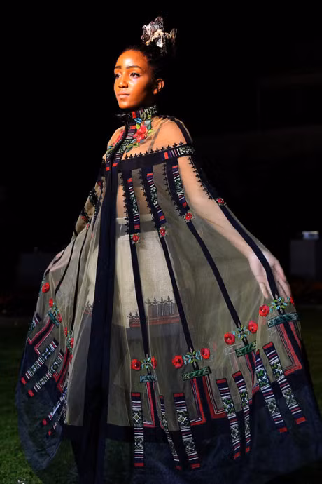 Hoa hau Ngoc Han sanh buoc cung nguoi mau Phap tai Paris - Anh 10