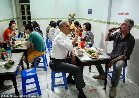 Đầu bếp Mỹ hé lộ lý do đưa ông Obama đi ăn bún chả - Ảnh 1 Dau bep My he lo ly do dua ong Obama di an bun cha - Anh 1