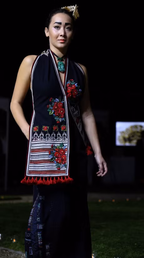 Hoa hau Ngoc Han sanh buoc cung nguoi mau Phap tai Paris - Anh 12