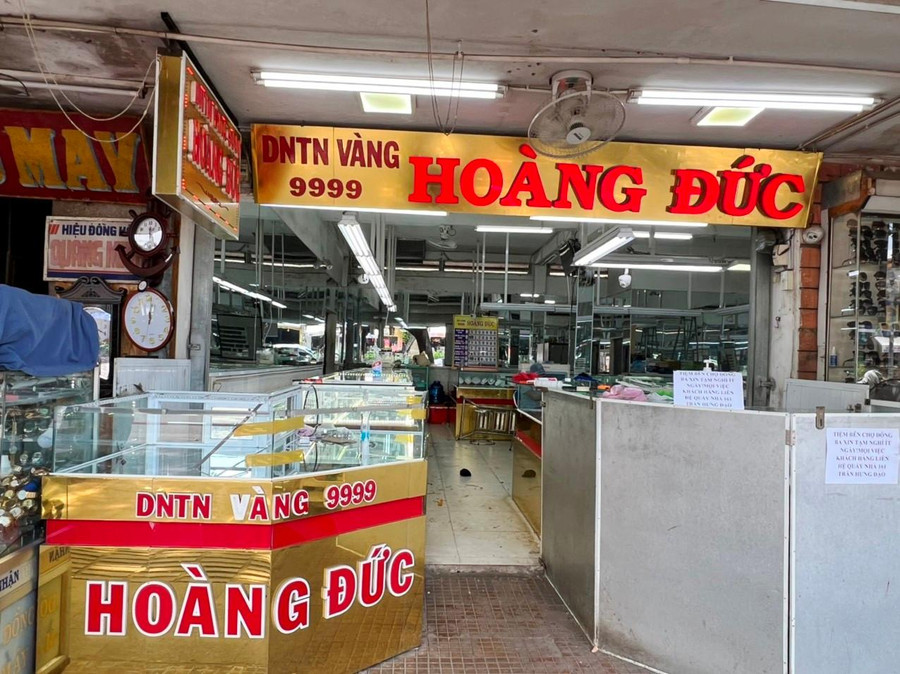 Tiệm vàng Hoàng Đức gần đó đến ngày 4/8 vẫn chưa hoạt động trở lại.